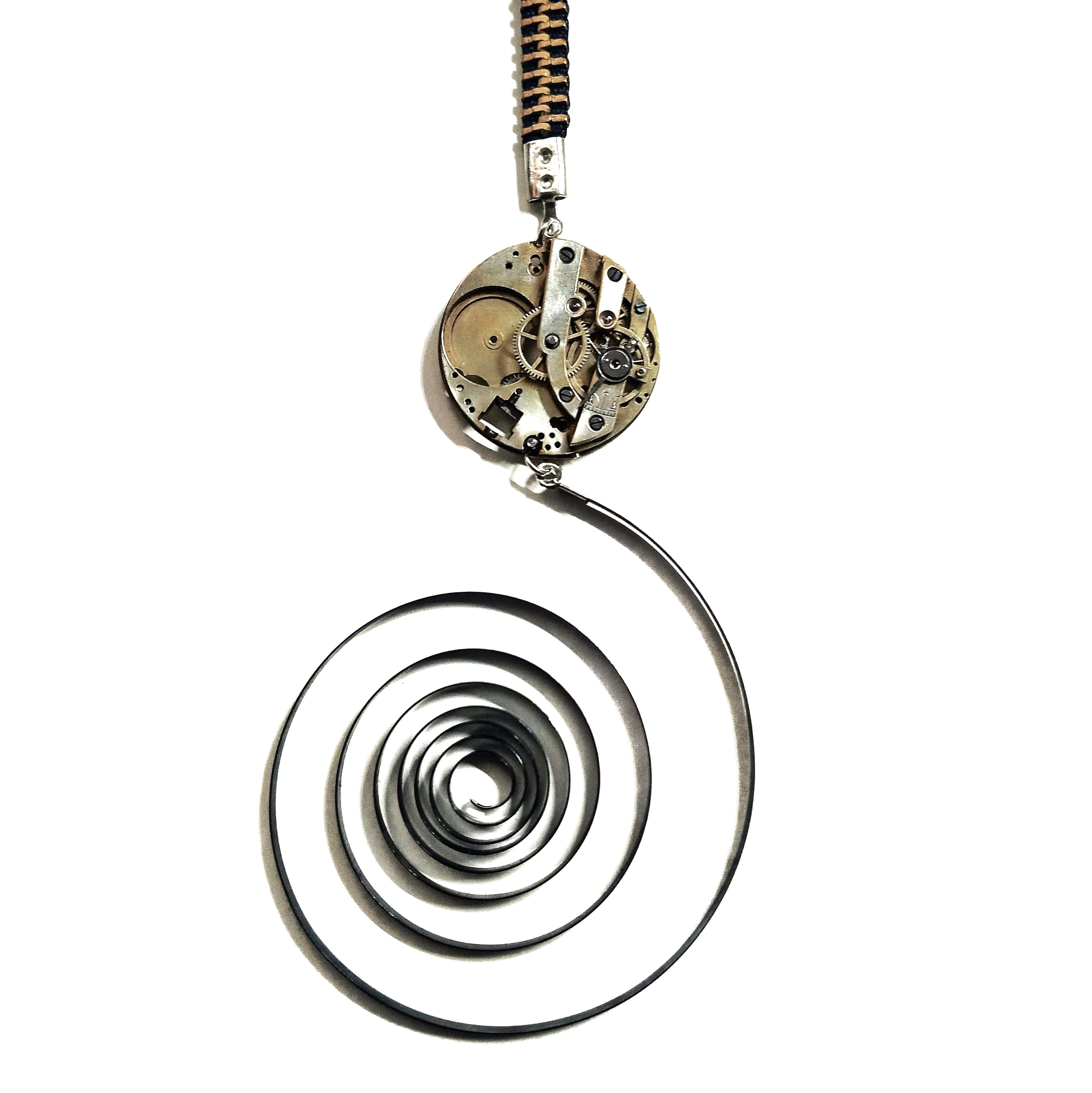 Tension – Mechanical Necklace with Vintage Watch Case – Bitácora Collection