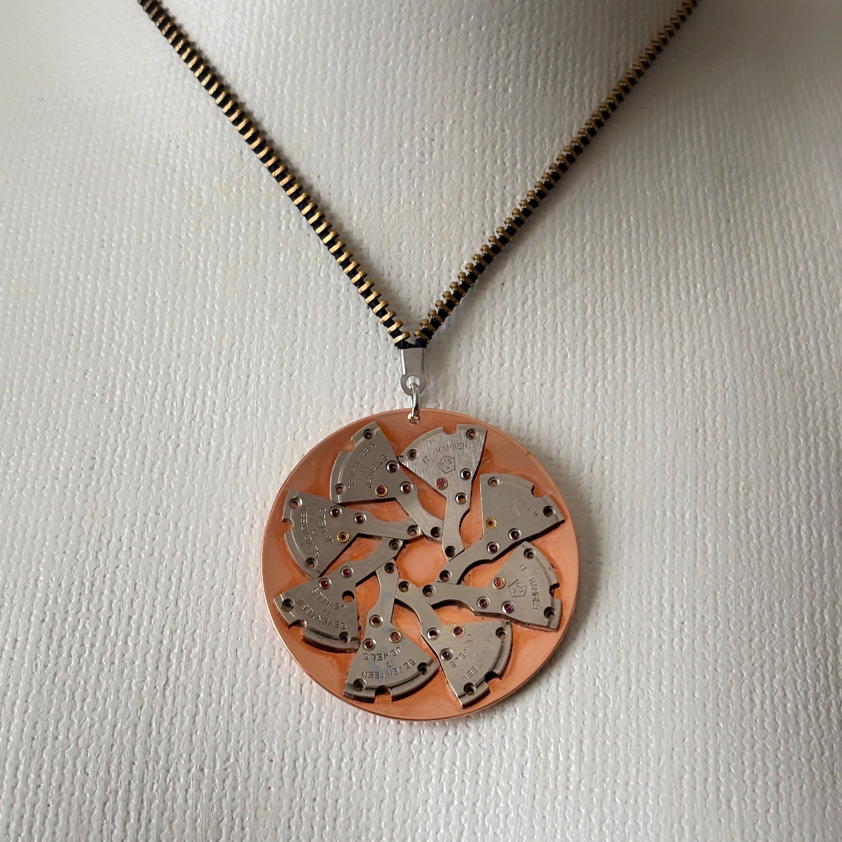 Kinetic Mechanical Pendant - Radial Watch Movement Composition - Bitácora Collection - Flux