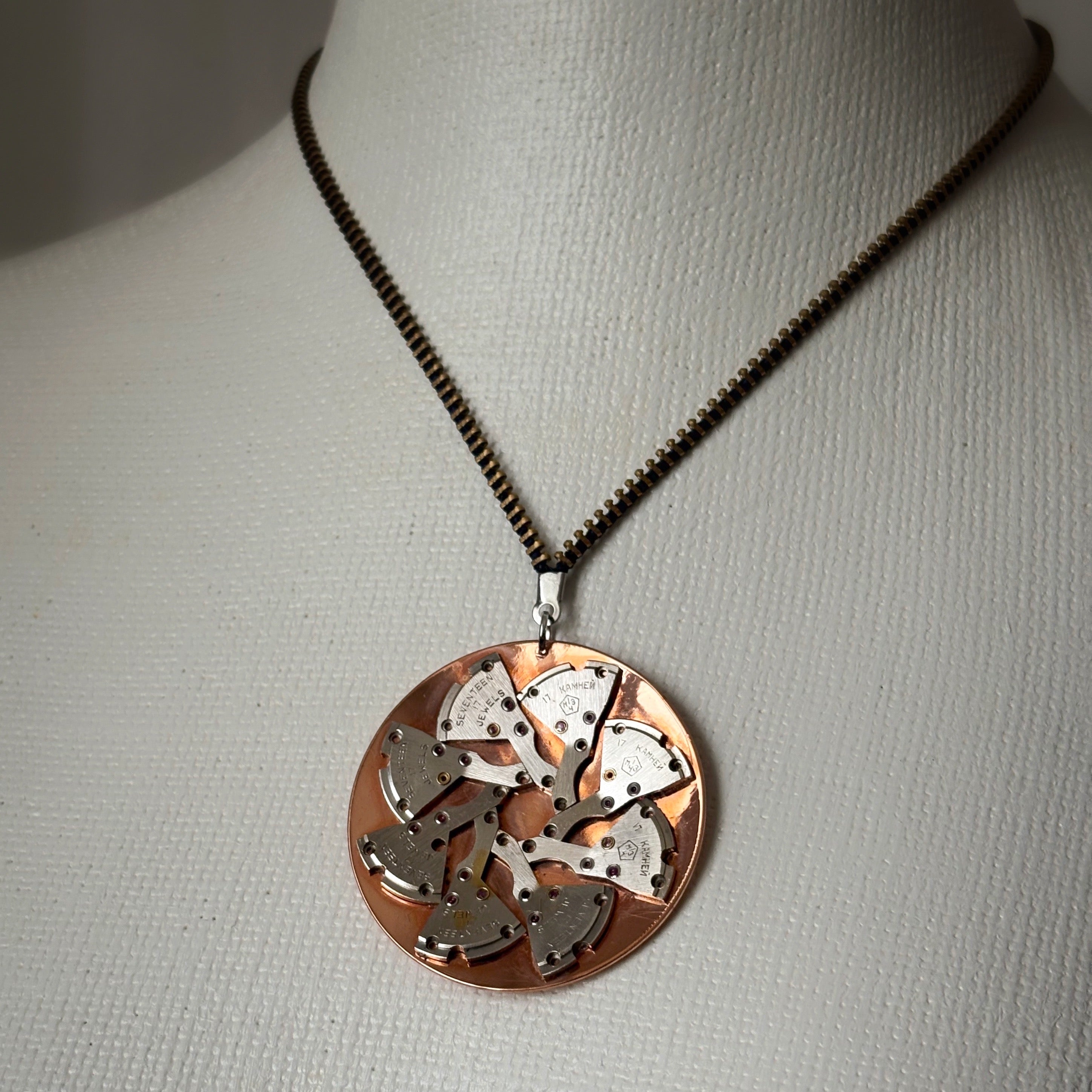 Kinetic Mechanical Pendant - Radial Watch Movement Composition - Bitácora Collection - Flux