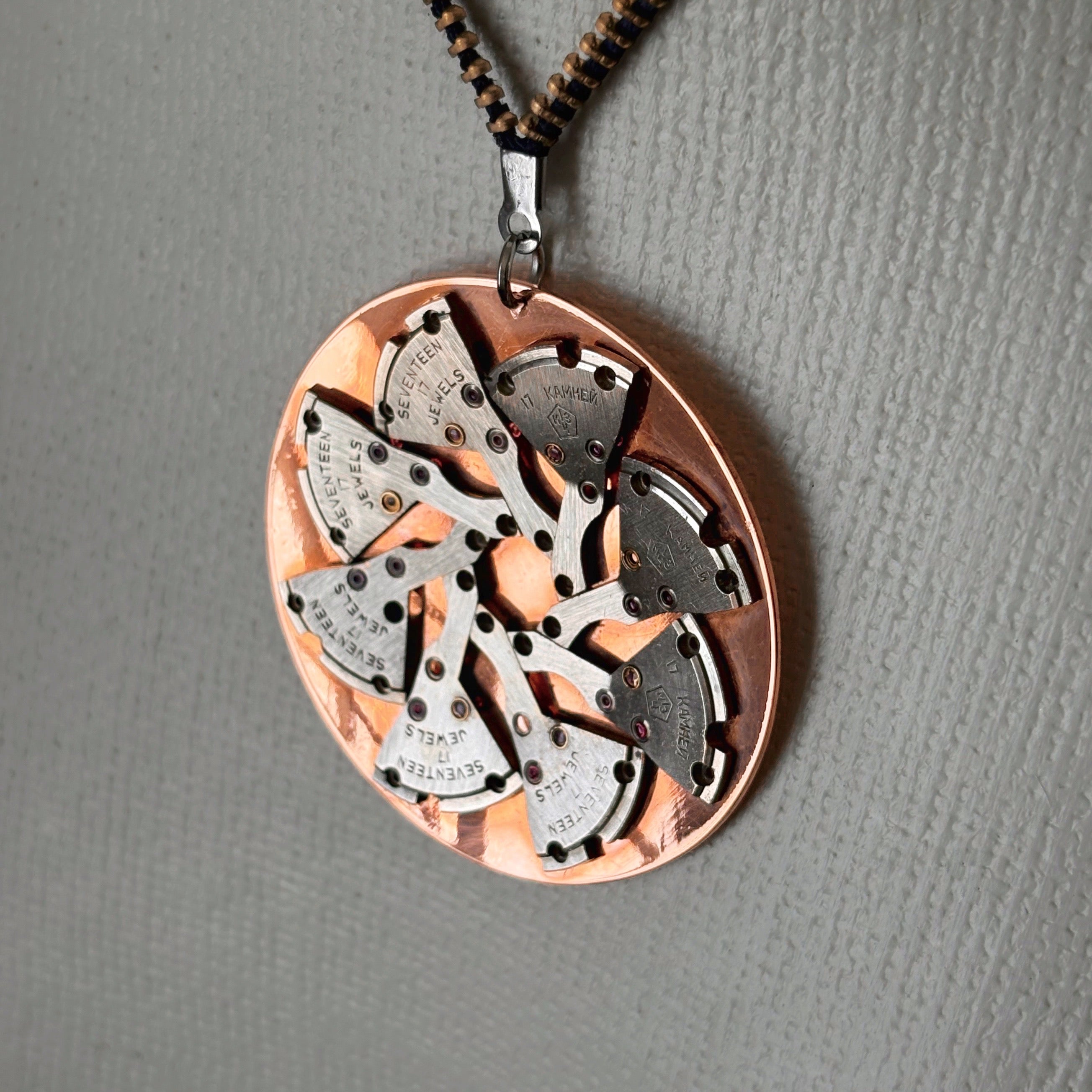Kinetic Mechanical Pendant - Radial Watch Movement Composition - Bitácora Collection - Flux