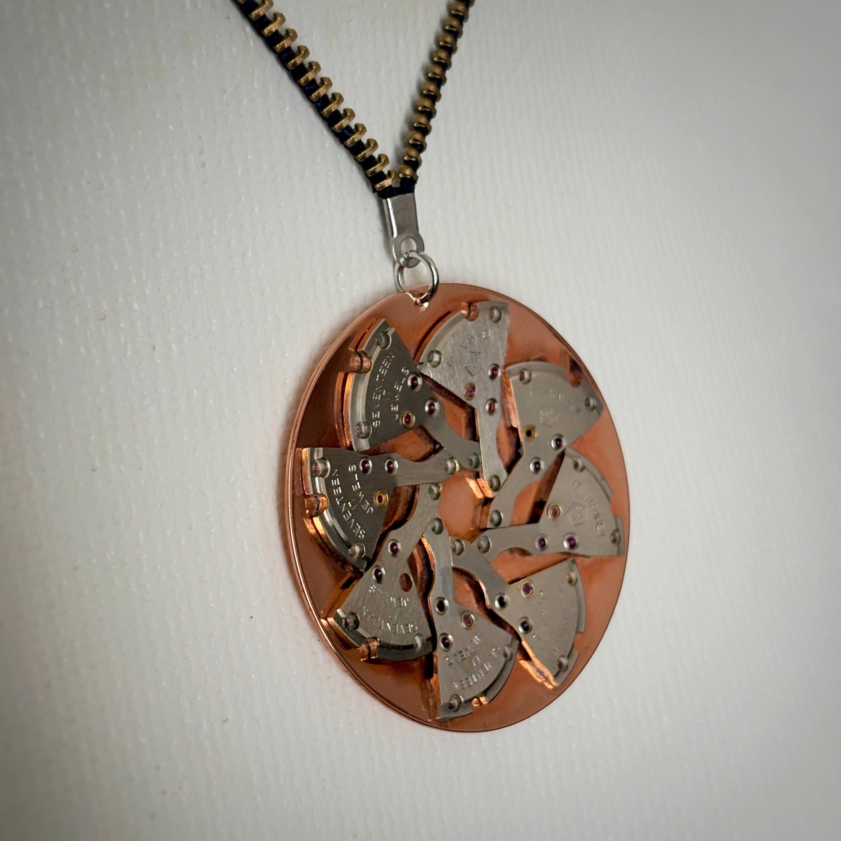 Kinetic Mechanical Pendant - Radial Watch Movement Composition - Bitácora Collection - Flux