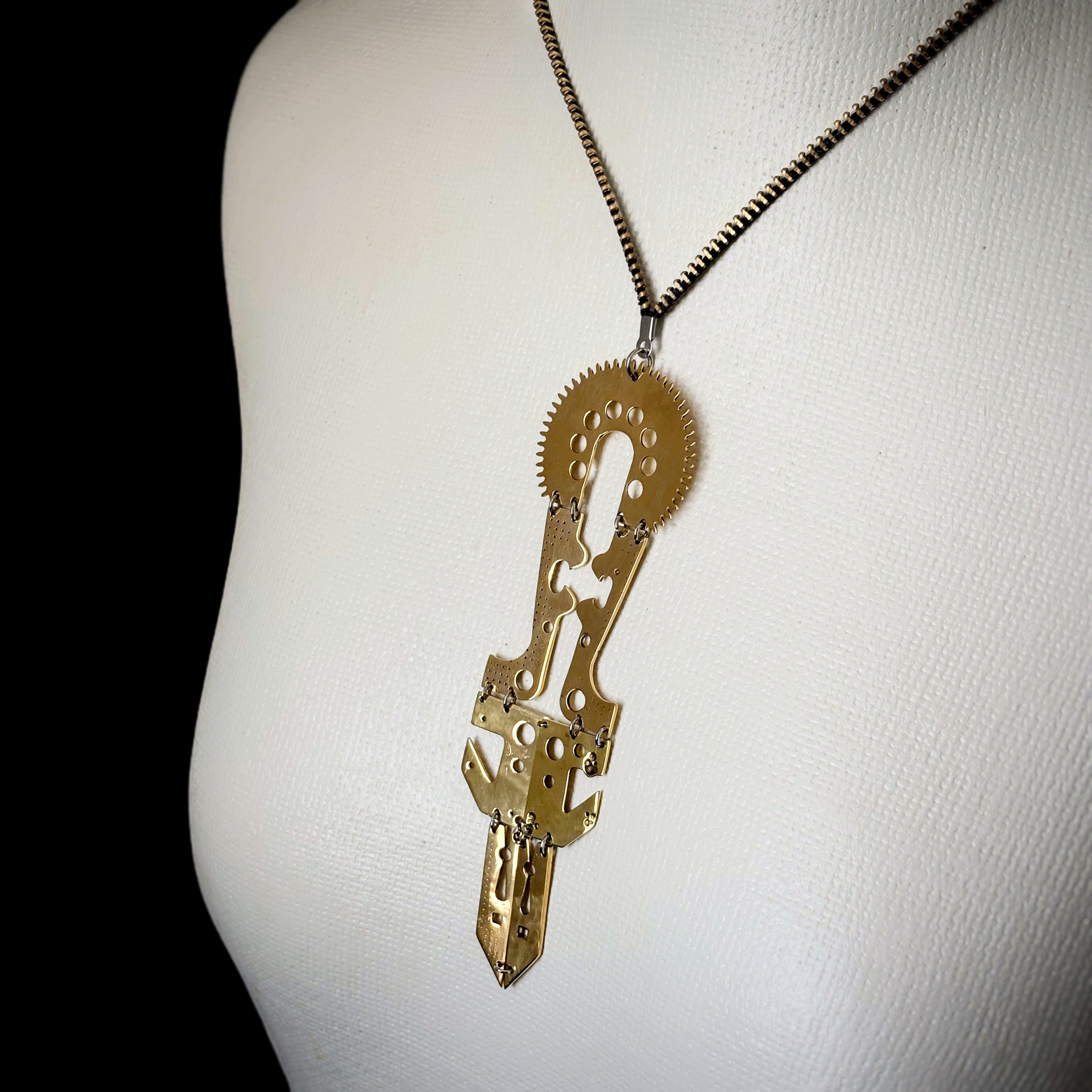 Articulated Mechanical Necklace - Figurative Structure - Bitácora Collection - Blade
