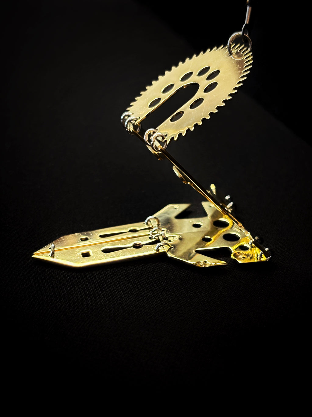 Articulated Mechanical Necklace - Figurative Structure - Bitácora Collection - Blade