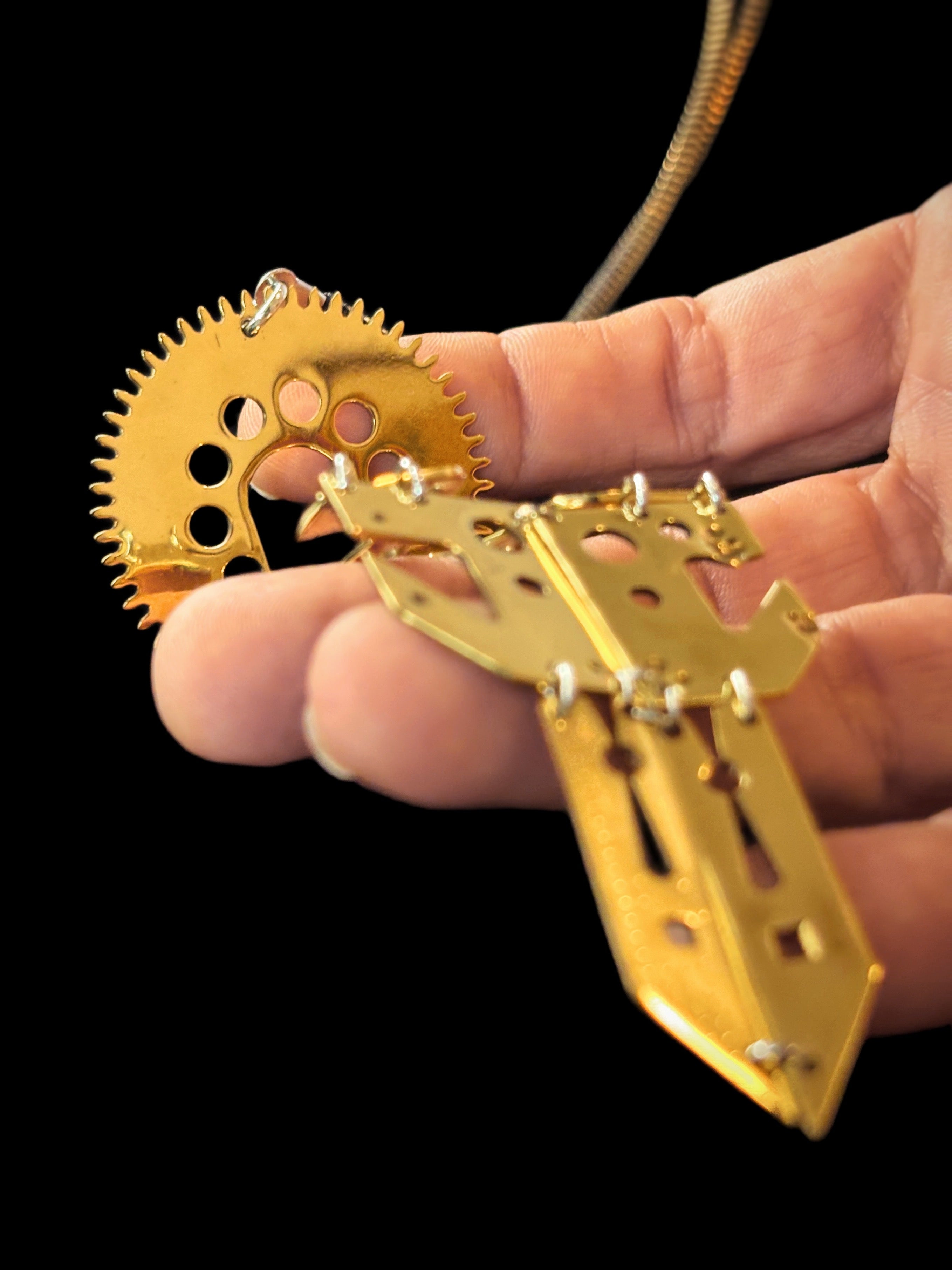 Articulated Mechanical Necklace - Figurative Structure - Bitácora Collection - Blade