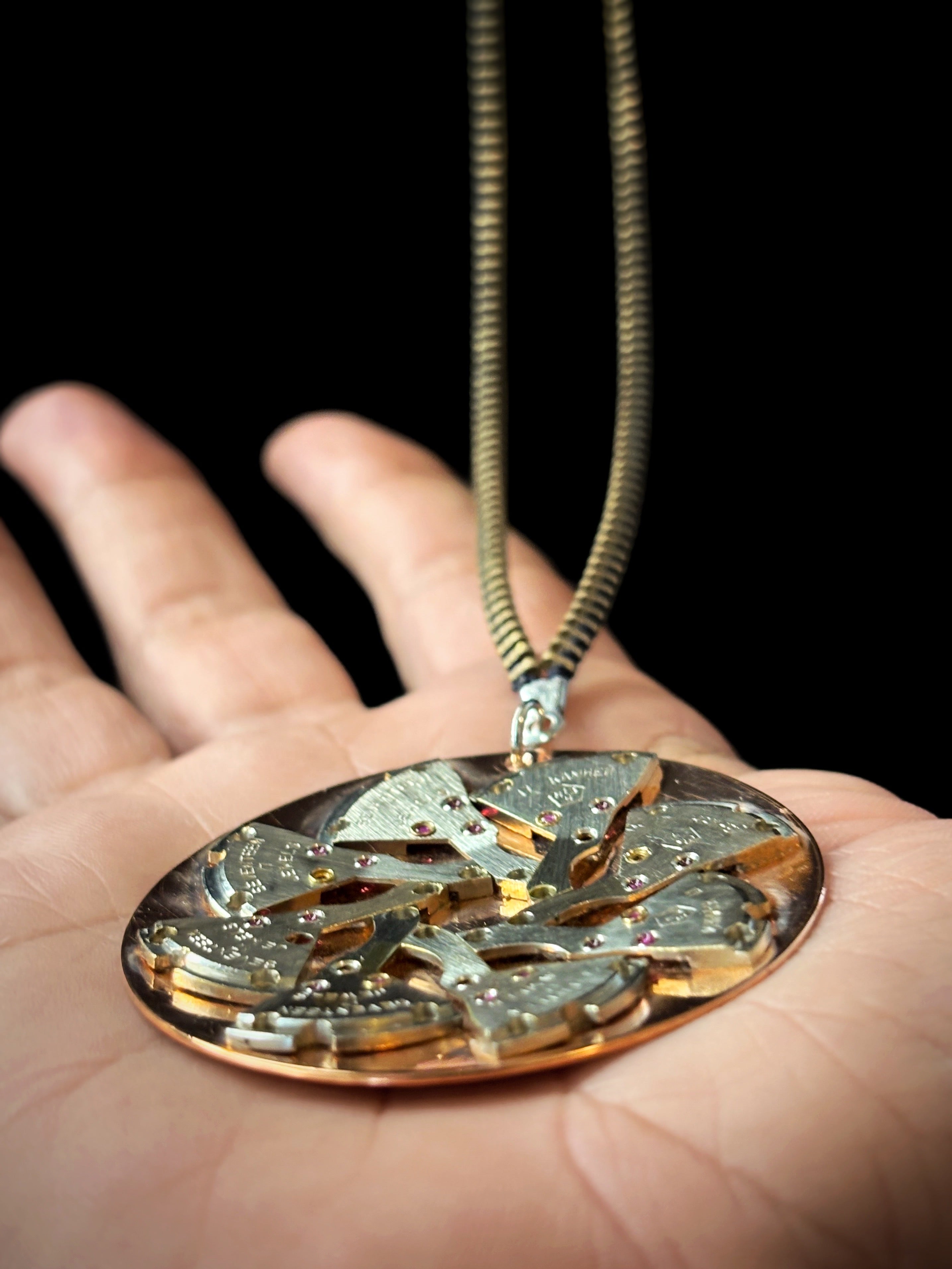 Kinetic Mechanical Pendant - Radial Watch Movement Composition - Bitácora Collection - Flux