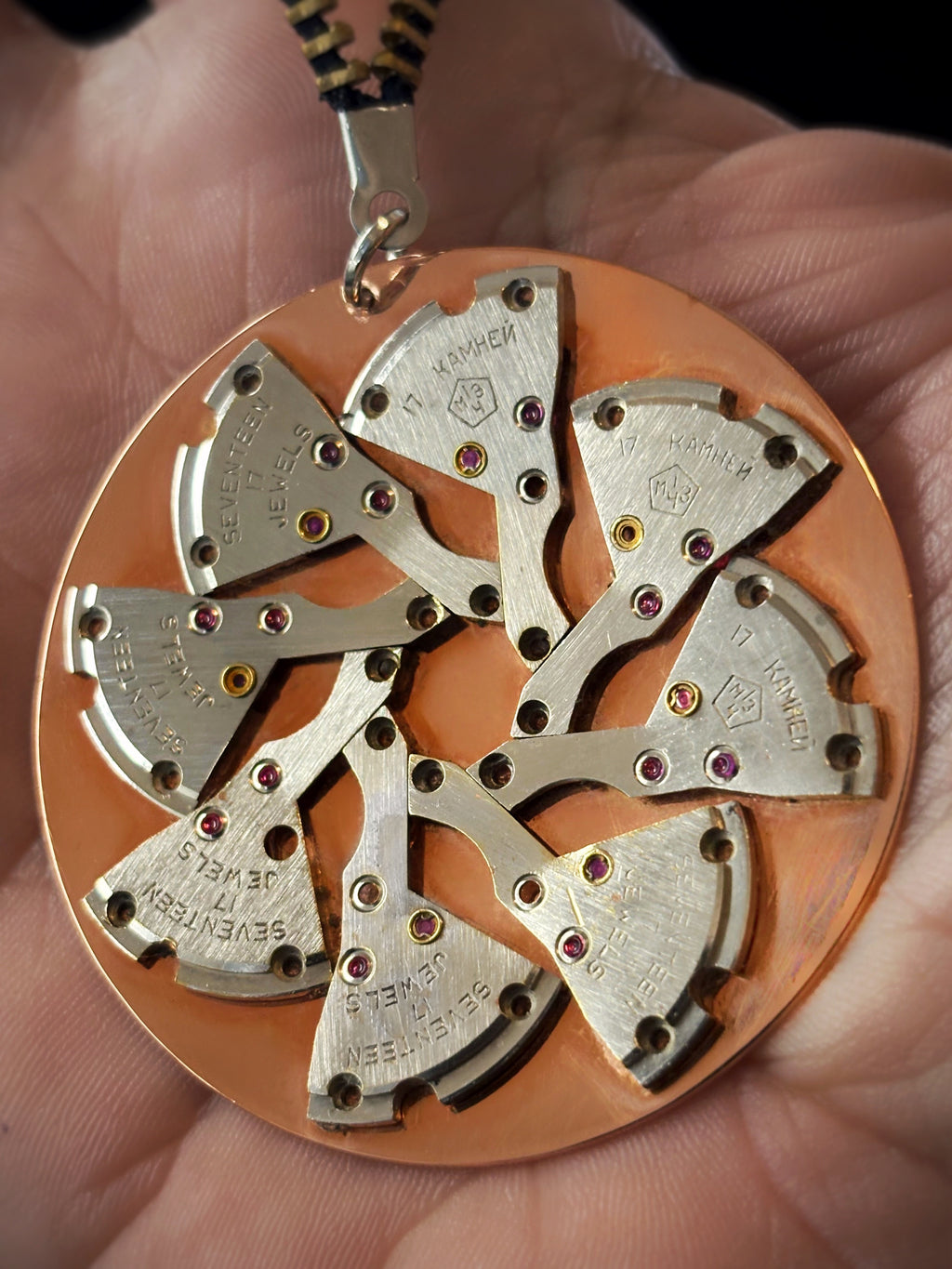 Kinetic Mechanical Pendant - Radial Watch Movement Composition - Bitácora Collection - Flux