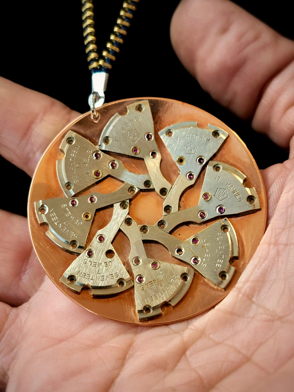Kinetic Mechanical Pendant - Radial Watch Movement Composition - Bitácora Collection - Flux